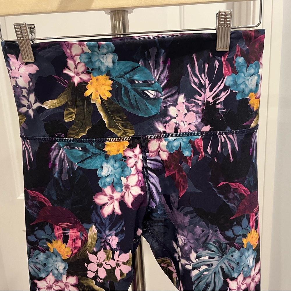 LORNA JANE Womens Size M HyperBloom Ankle Biter Leggings Navy Floral - Picture 3 of 9